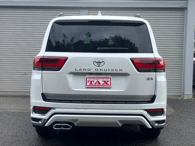 2025 Toyota LAND CRUISER 300 photo 14