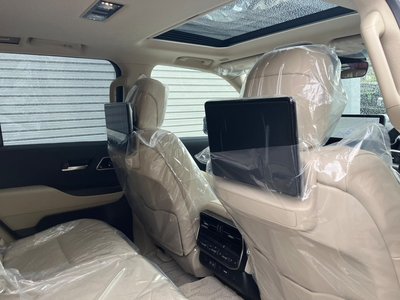 2025 Toyota LAND CRUISER 300 photo 11