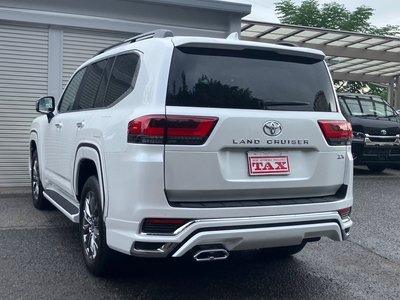 2025 Toyota LAND CRUISER 300 photo 16