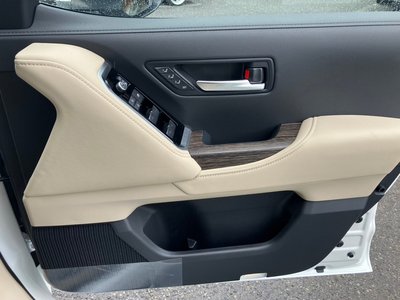 2025 Toyota LAND CRUISER 300 thumbnail 22