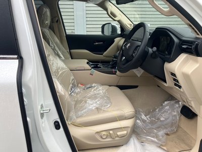 2025 Toyota LAND CRUISER 300 photo 9