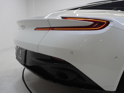 2017 Aston Martin DB11 照片 35