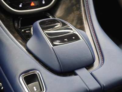 2017 Aston Martin DB11 照片 42