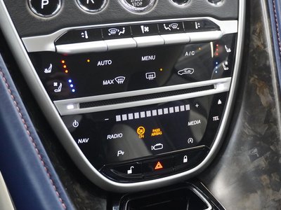 2017 Aston Martin DB11 照片 41