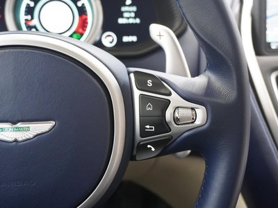 2017 Aston Martin DB11 照片 39