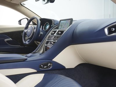 2017 Aston Martin DB11 照片 29