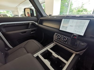 2025 LAND Rover DEFENDER thumbnail 37