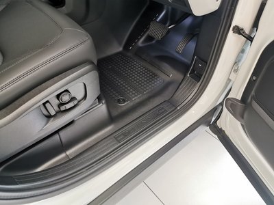 2025 LAND Rover DEFENDER thumbnail 36