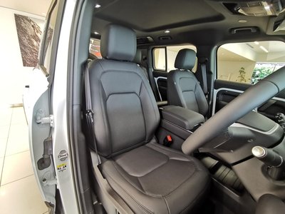 2025 LAND Rover DEFENDER thumbnail 27