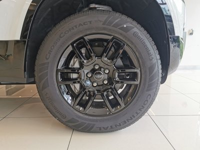 2025 LAND Rover DEFENDER photo 9