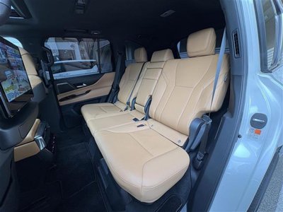 2023 Lexus LX thumbnail 31