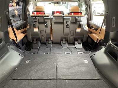 2023 Lexus LX thumbnail 36