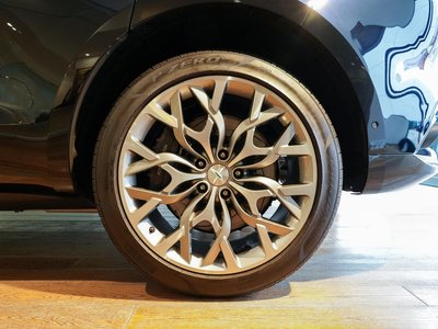 2024 Aston Martin DBX 照片 42