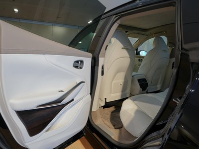 2024 Aston Martin DBX 照片 29
