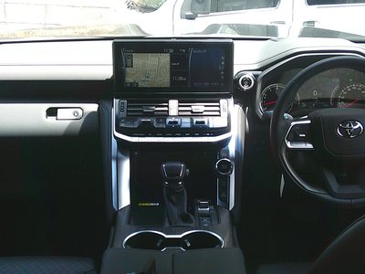صورة 23 لـ 2024 Toyota LAND CRUISER 300