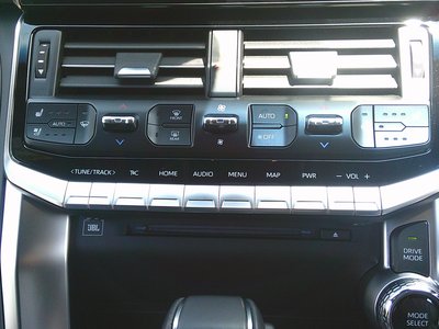 صورة 49 لـ 2024 Toyota LAND CRUISER 300