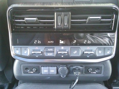 صورة 57 لـ 2024 Toyota LAND CRUISER 300