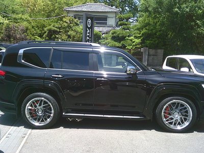 صورة 8 لـ 2024 Toyota LAND CRUISER 300