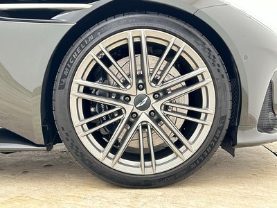 صورة 15 لـ 2024 Aston Martin DB12