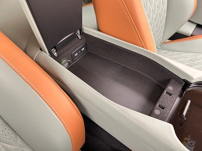 صورة 49 لـ 2024 Aston Martin DB12