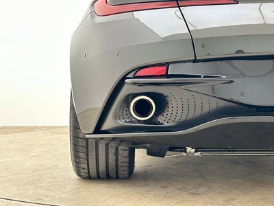 صورة 9 لـ 2024 Aston Martin DB12