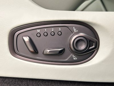 صورة 27 لـ 2024 Aston Martin DB12