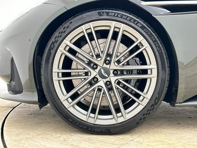 صورة 13 لـ 2024 Aston Martin DB12