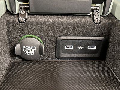صورة 50 لـ 2024 Aston Martin DB12