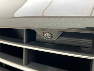 صورة 14 لـ 2024 Aston Martin DB12