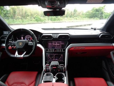 2019 Lamborghini URUS — фото 14