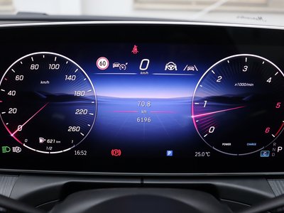 2025 Mercedes-BENZ C-CLASS thumbnail 32