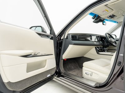 2019 Toyota CENTURY photo 30