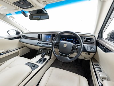 2019 Toyota CENTURY photo 19