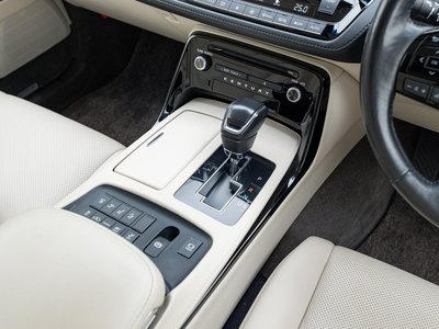 2019 Toyota CENTURY photo 25