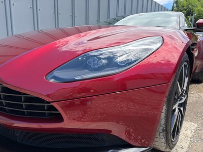 2017 Aston Martin DB11 — фото 40
