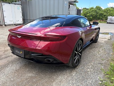 2017 Aston Martin DB11 — фото 17