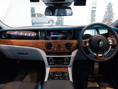 صورة 12 لـ 2024 ROLLS-ROYCE SPECTRE