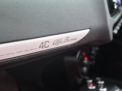 صورة 39 لـ 2015 ALFA Romeo 4C