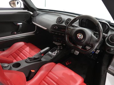 صورة 21 لـ 2015 ALFA Romeo 4C