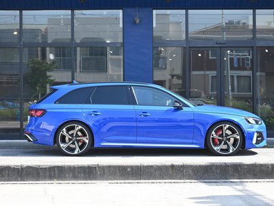 2021 AUDI RS4 AVANT photo 2