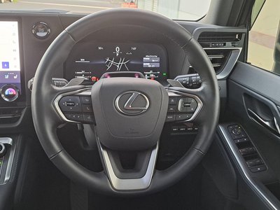 صورة 12 لـ 2025 Lexus GX