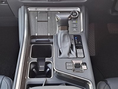 صورة 11 لـ 2025 Lexus GX