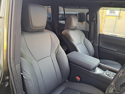 صورة 16 لـ 2025 Lexus GX