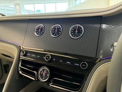 2025 Bentley FLYING SPUR — фото 16
