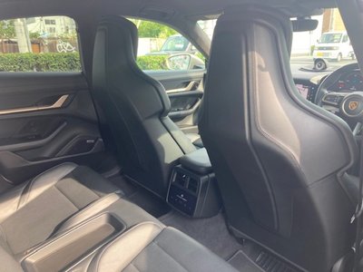 صورة 21 لـ 2020 Porsche TAYCAN
