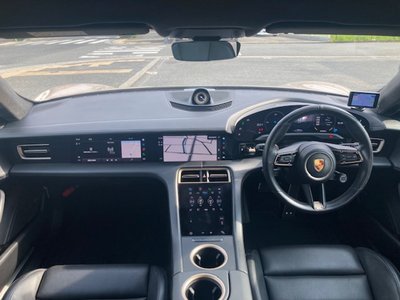صورة 17 لـ 2020 Porsche TAYCAN
