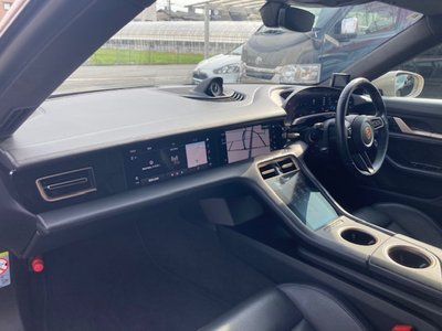 صورة 26 لـ 2020 Porsche TAYCAN