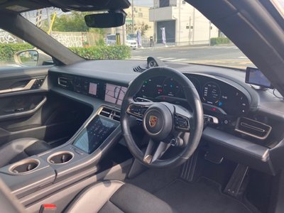 صورة 19 لـ 2020 Porsche TAYCAN