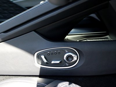 2024 Aston Martin DB12 缩略图 14
