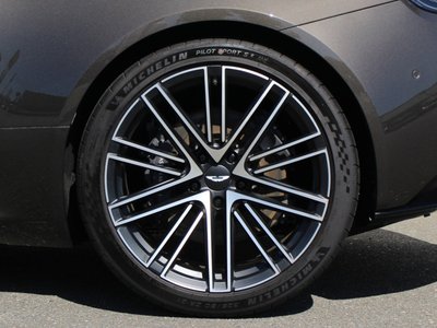 2024 Aston Martin DB12 缩略图 5
